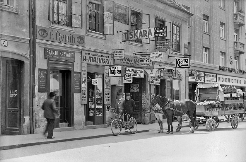 Gundulićeva ulica 1930. godine. Trgovina Napretkove zadruge (kbr 7)